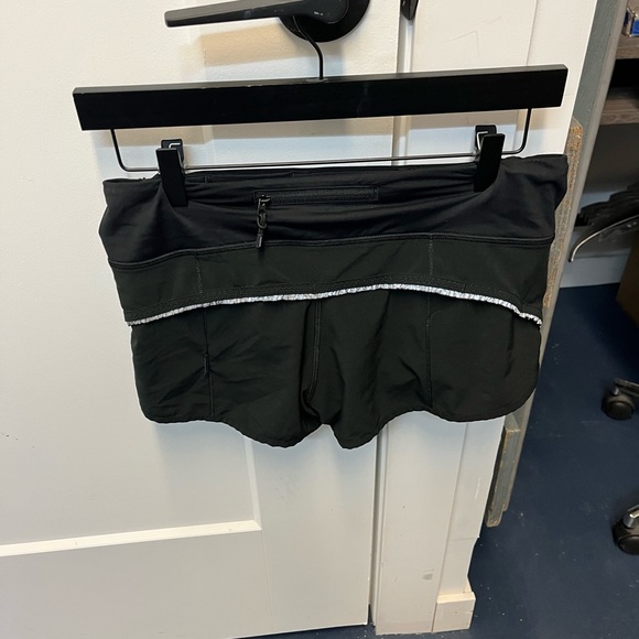 Size 4 lululemon run speed shorts - Picture 2 of 3